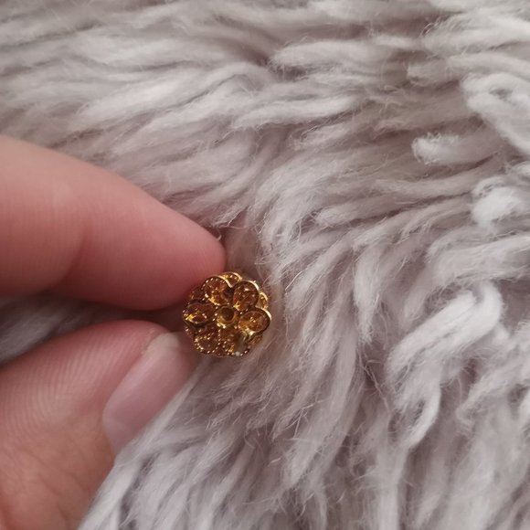 Gold Diamond Earrings - Picture 6 of 8